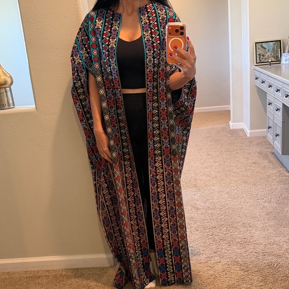 Other - Elegant Tatreez Patterned Cape
